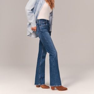 Abercrombie & Fitch • The 70’s Vintage Flare Ultra High Rise in Dark Wash